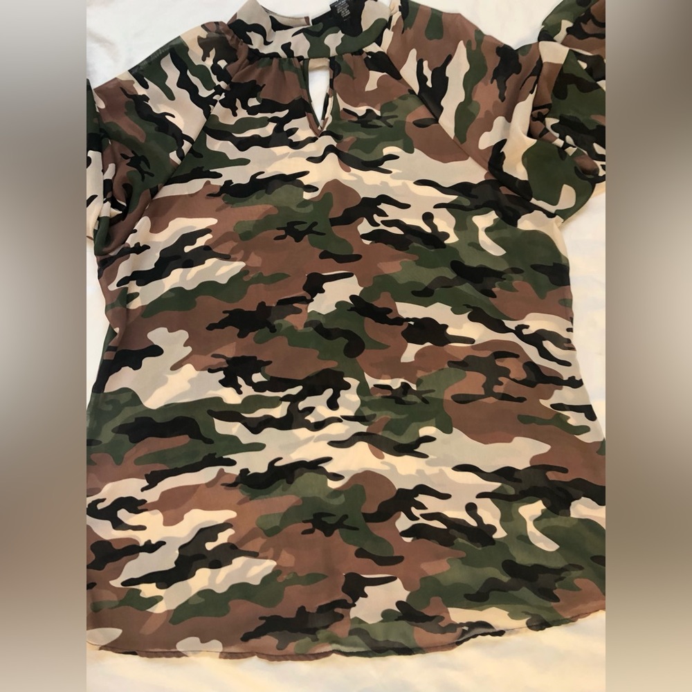 ASHLEY STEWART WOMENS SUPER CUTE CAMO BLOUSE SIZE: 14/16 - Picture 2 of 12